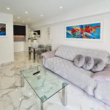 Edificio Astoria アパート